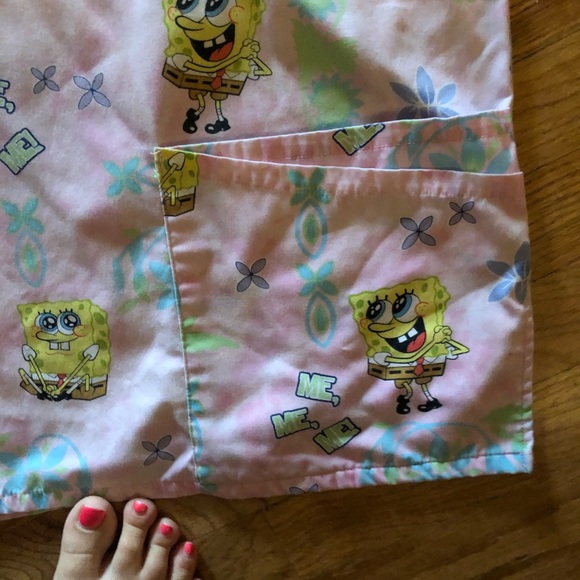Sponge bob Double pocket scrub top 2x - Picture 2 of 2